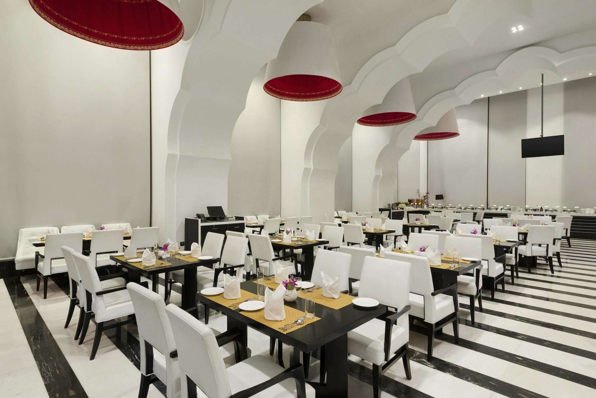 Saura Hotel, Agra - A Club Mahindra Associate Экстерьер фото